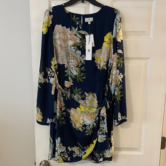 Socialite Dresses & Skirts - Socialite Navy Floral Long Sleeve Dress size XL brand new length 36” bust 40”